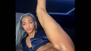 fair skinned shemale - Light skin trans playing with herself - XVIDEOS.COM